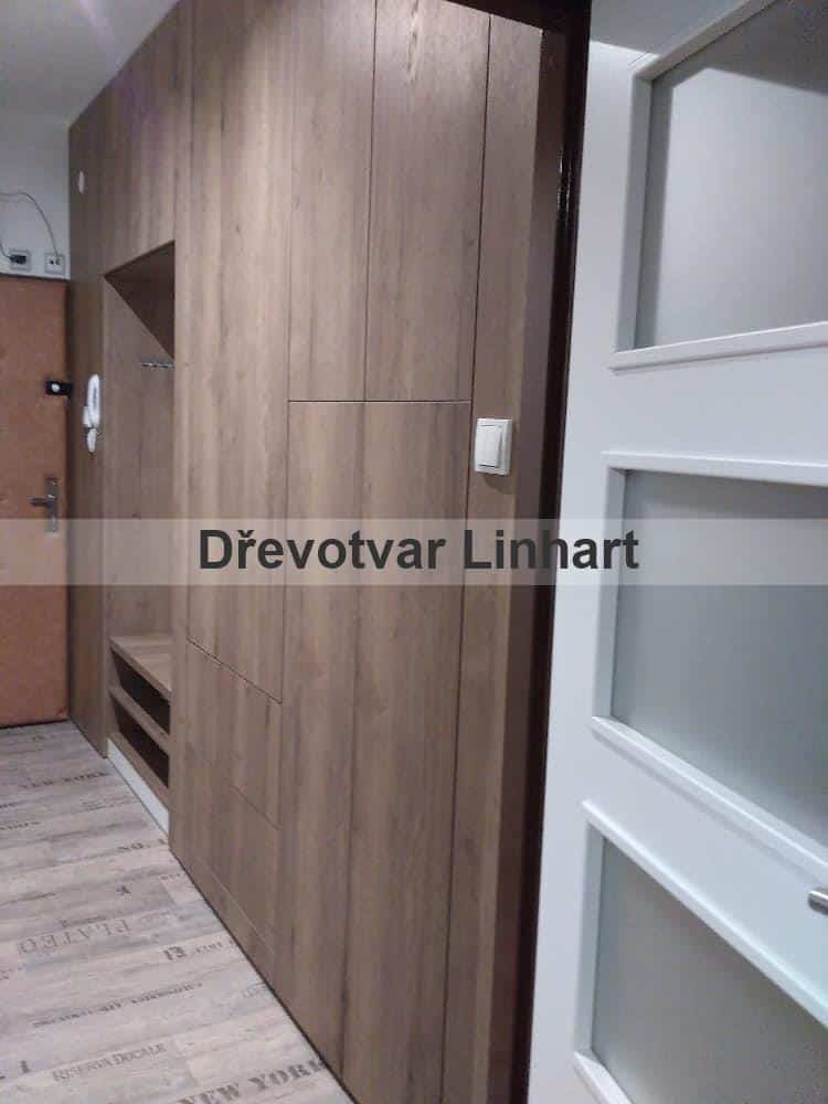 Vestavěná skříň vč. obkladu